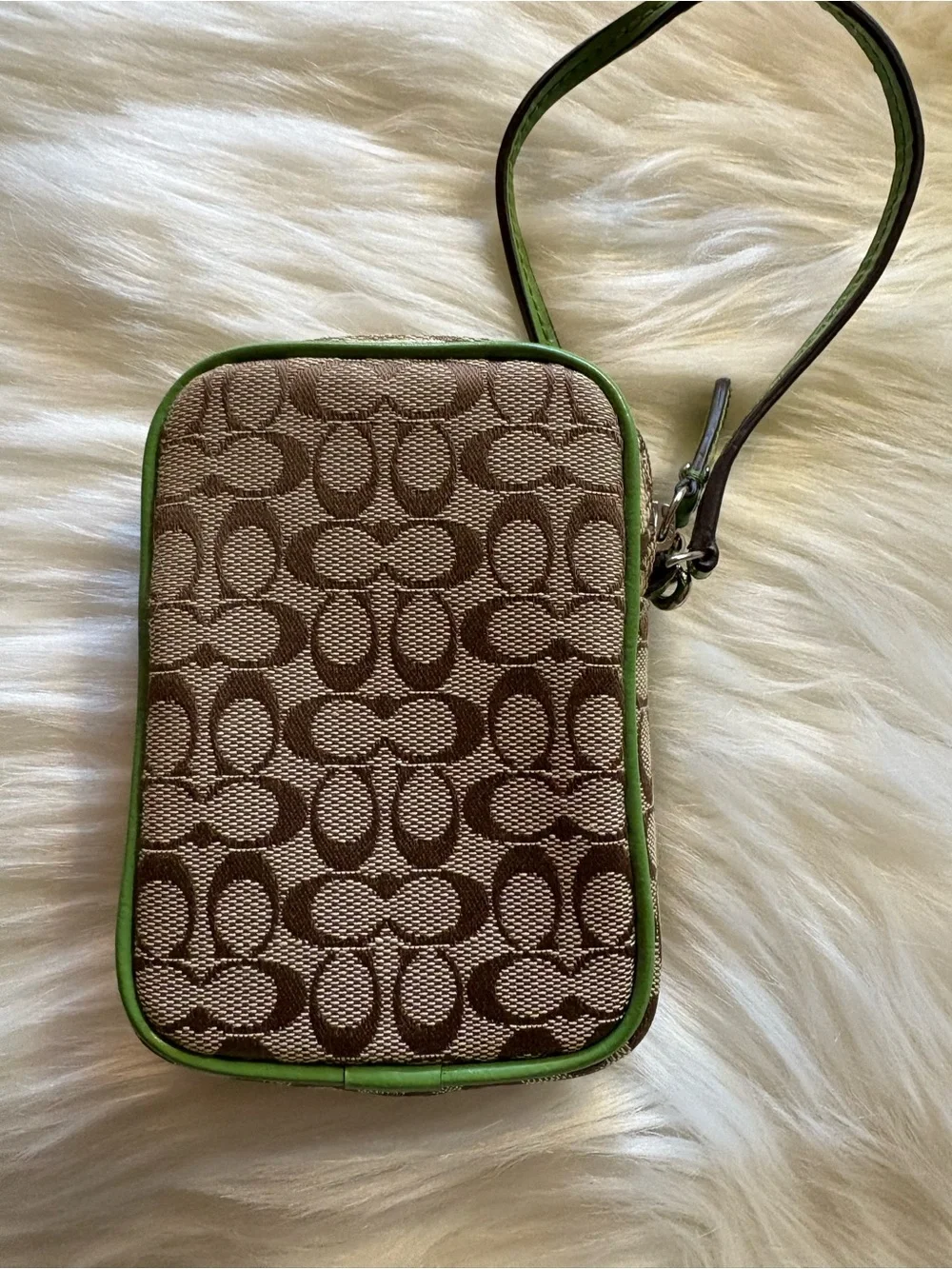 RARE VINTAGE COACH DAISY JACQUARD AND LEATHER CAMERA BAG WRISTLET